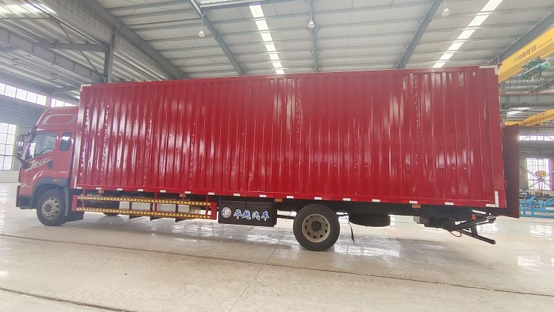 底盘集装箱半挂车