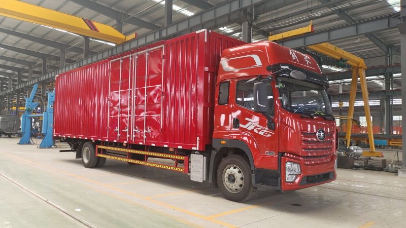 底盘集装箱半挂车