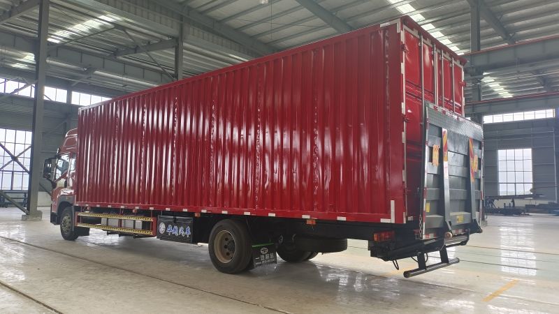 底盘集装箱半挂车