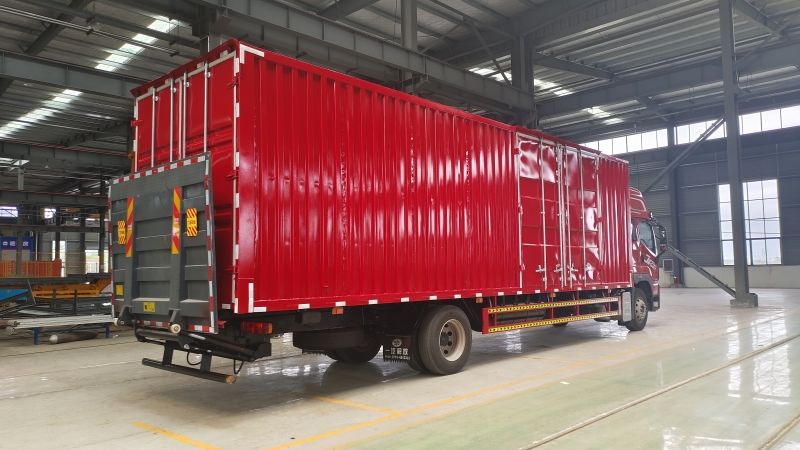 底盘集装箱半挂车